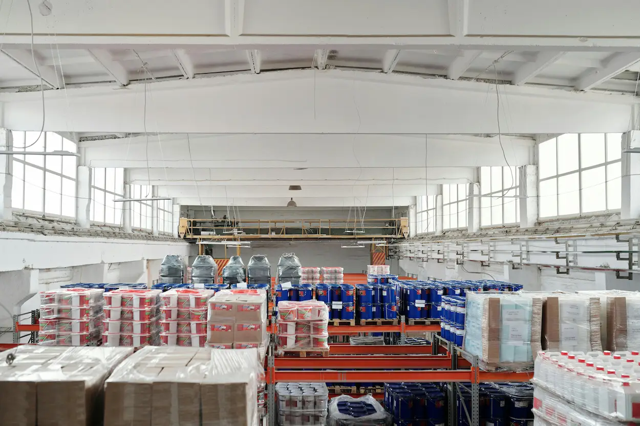 Multi temperature warehouse with clearly separated frozen, chilled, and ambient zones